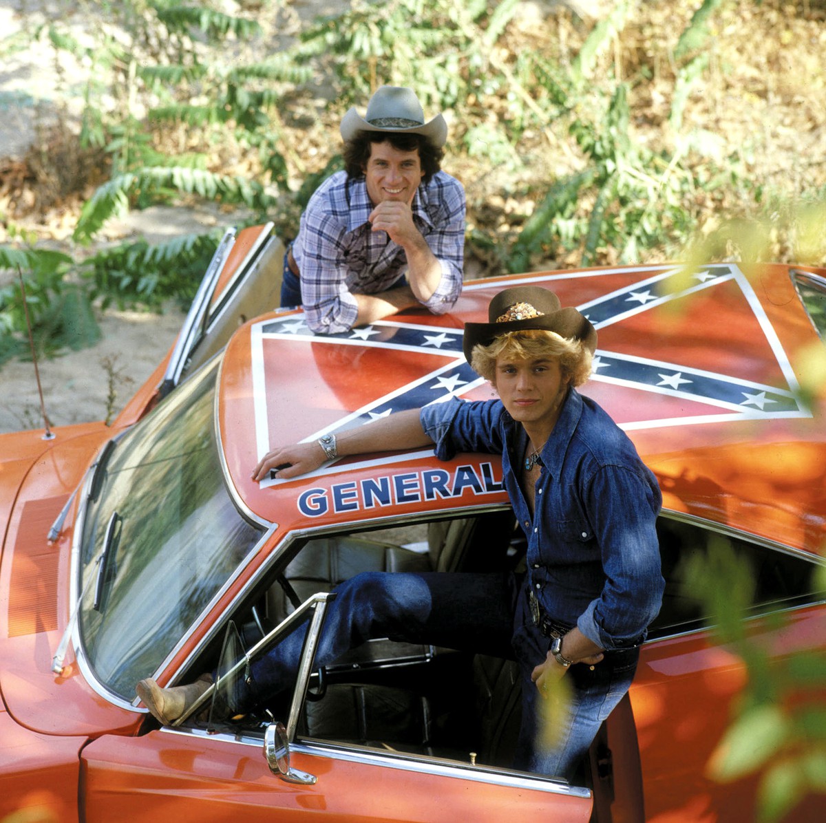 Owner Of DUKES OF HAZZARD’s General Lee Is Repainting The Roof!! 
