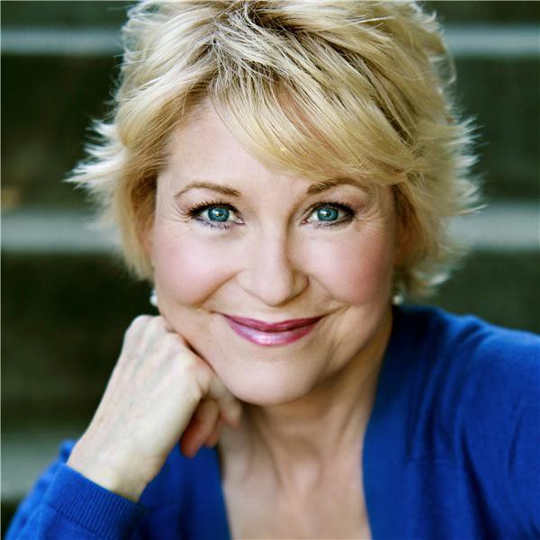 Ken interviews Dee Wallace