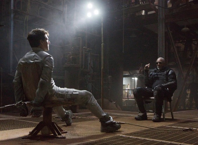 Tom Cruise & Morgan Freeman in a scene from OBLIVION