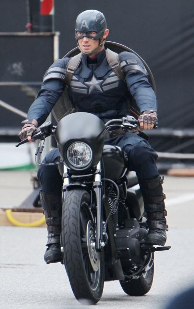 New Captain America suit (CAPTAIN AMERICA: THE WINTER SOLDIER) 