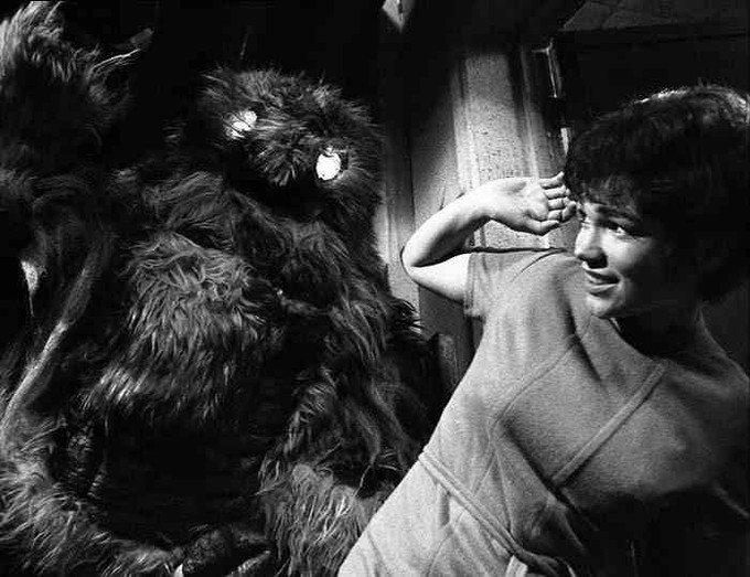 Tina Packer as Anne Traver -vs- a roboYeti in DOCTOR WHO: The Web of Fear 