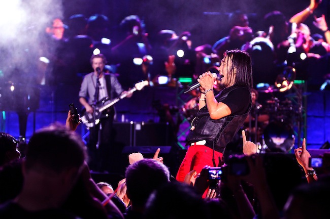 Arnel Pineda singing lead for Journey in documentary DON'T STOP BELIEVIN': EVERYMAN'S JOURNEY