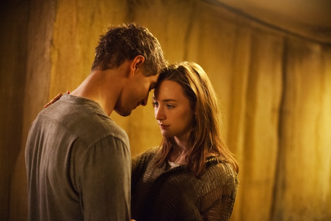 Max Irons and Saoirse Ronan in THE HOST