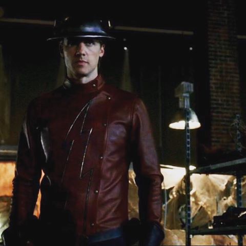Teddy Sears Instagrams His Jay Garrick FLASH Outfit!!
