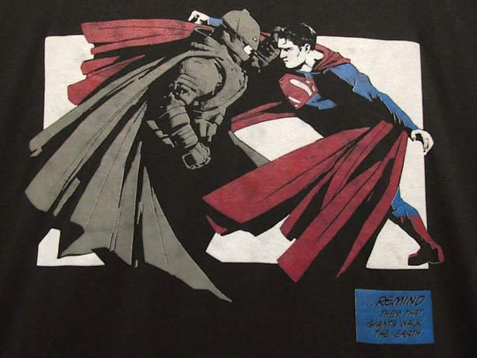 BATMAN v SUPERMAN crew shirt