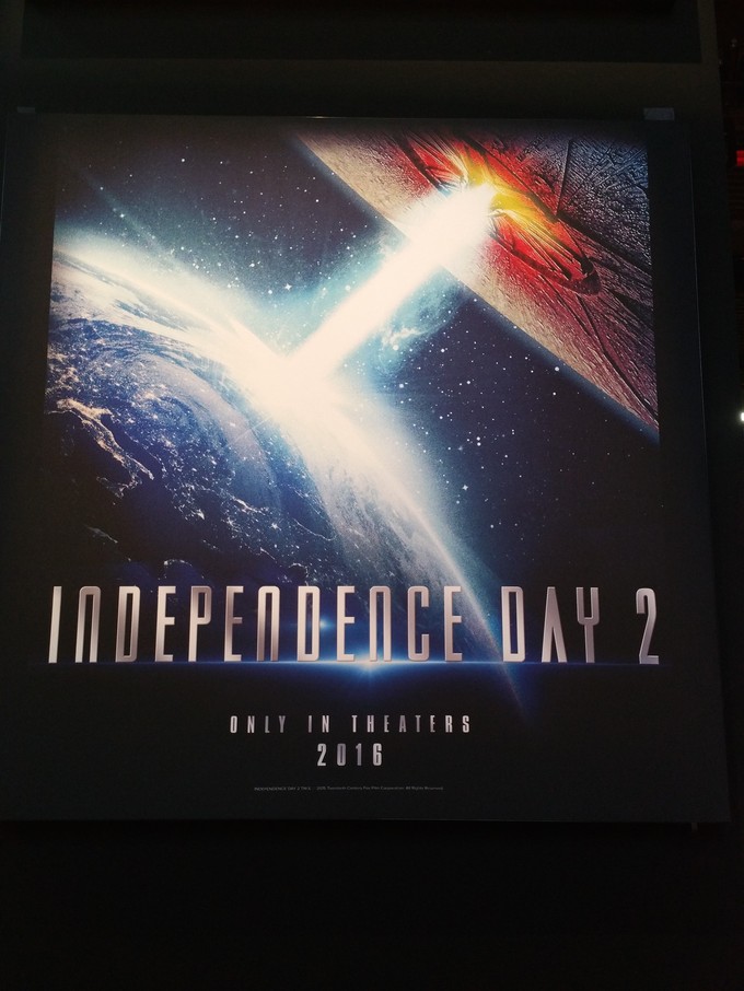 INDEPENDENCE DAY 2 poster 