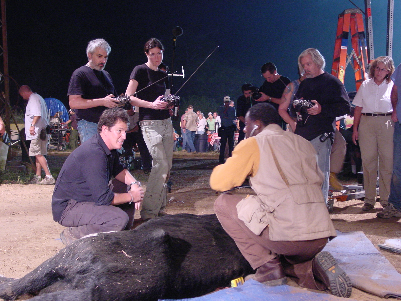 Shannon on the set of THE REAPING with a mechanical cow