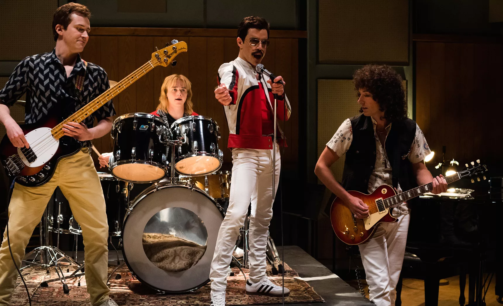 Queen rehearses in BOHEMIAN RHAPSODY