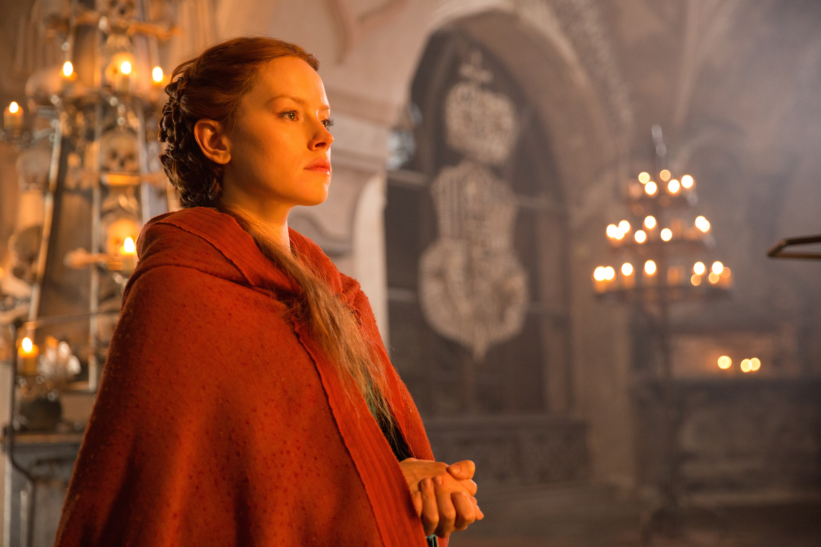 daisy-ridley-goes-shakespearean-in-the-official-trailer-for-ophelia